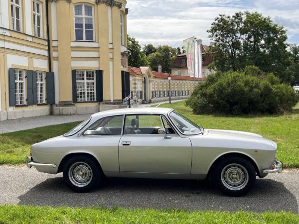 Alfa Romeo 2000 GT Veloce 1975 9485