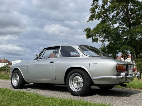 Alfa Romeo 2000 GT Veloce 1975 9487