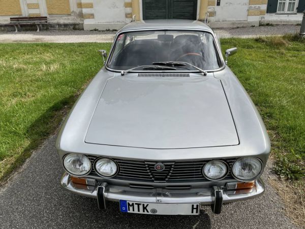 Alfa Romeo 2000 GT Veloce 1975 9488