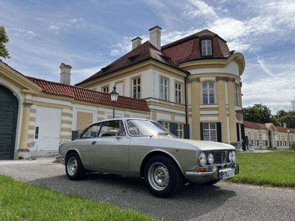 Alfa Romeo 2000 GT Veloce 1975 9489