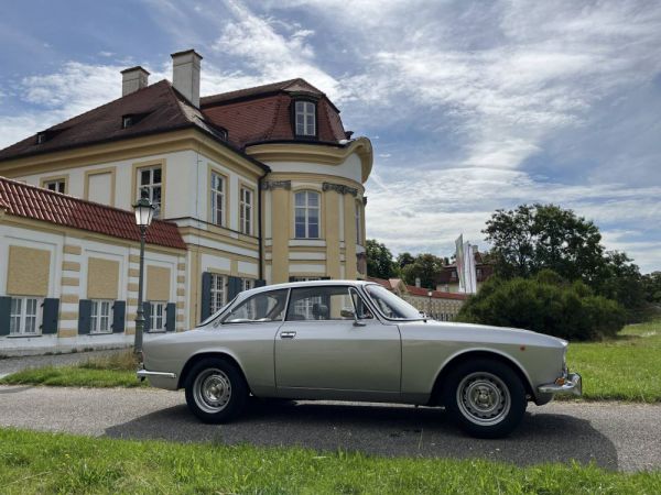 Alfa Romeo 2000 GT Veloce 1975 9490