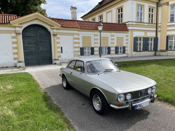 Alfa Romeo 2000 GT Veloce 1975 9491