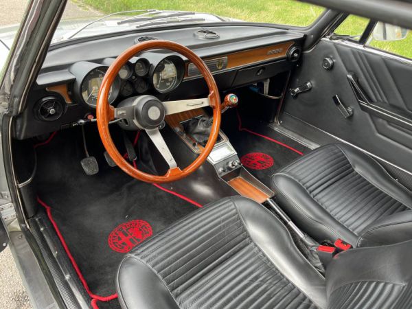 Alfa Romeo 2000 GT Veloce 1975 9493