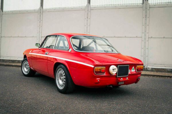 Alfa Romeo Giulia GT 1300 Junior 1975 7885