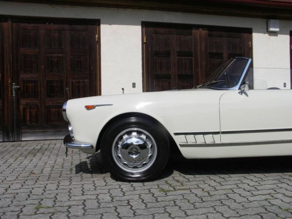 Alfa Romeo 2000 Spider 1959 6811