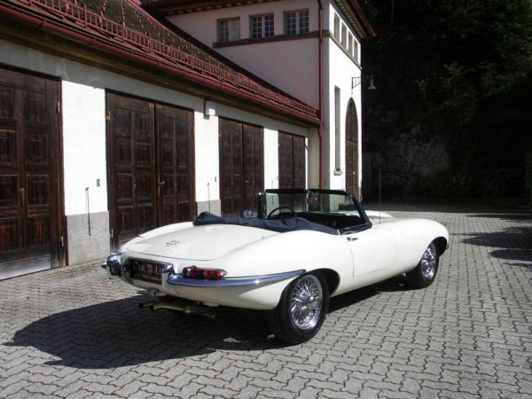 Jaguar E-Type 4.2 1966 6852