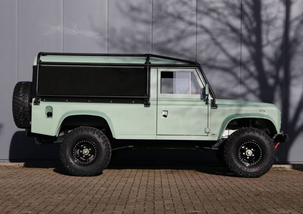 Land Rover Defender 110 1990 6406