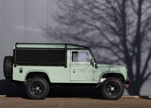 Land Rover Defender 110 1990 6408