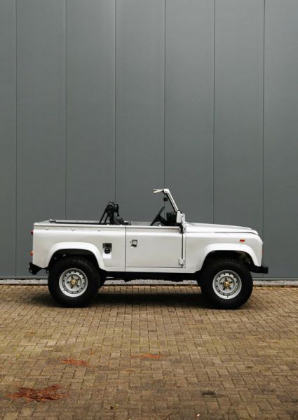 Land Rover Defender 90 1990