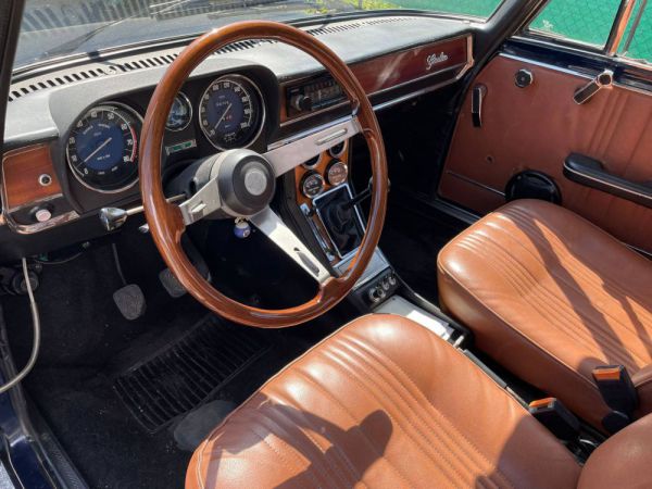 Alfa Romeo Giulia Nuova Super 1300 1975 103648