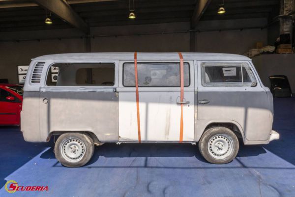 Volkswagen T2b Kombi 1975 48415