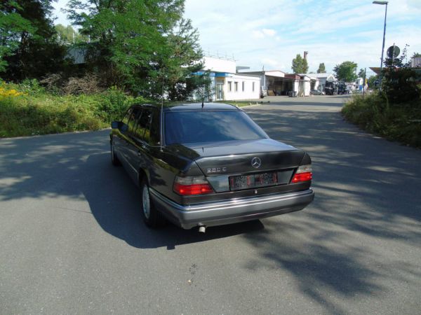 Mercedes-Benz 260 E Lunga 1991 2456