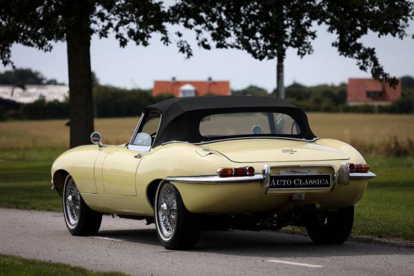 Jaguar E-Type 1967 61730