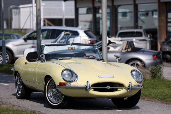 Jaguar E-Type 1967 61732