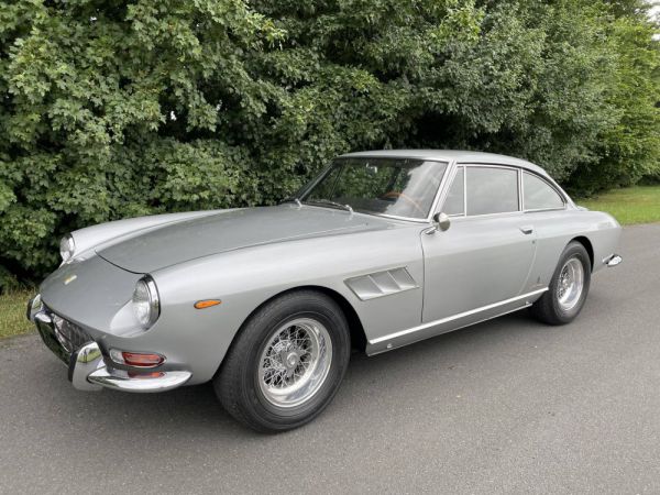 Ferrari 330 GT 2+2 1966 911