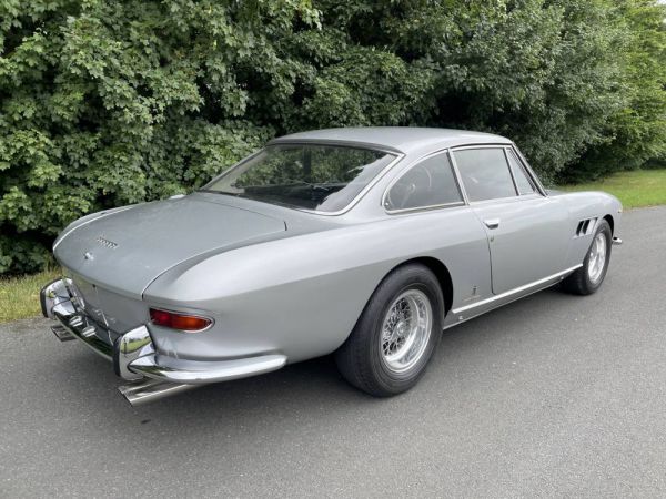 Ferrari 330 GT 2+2 1966 913