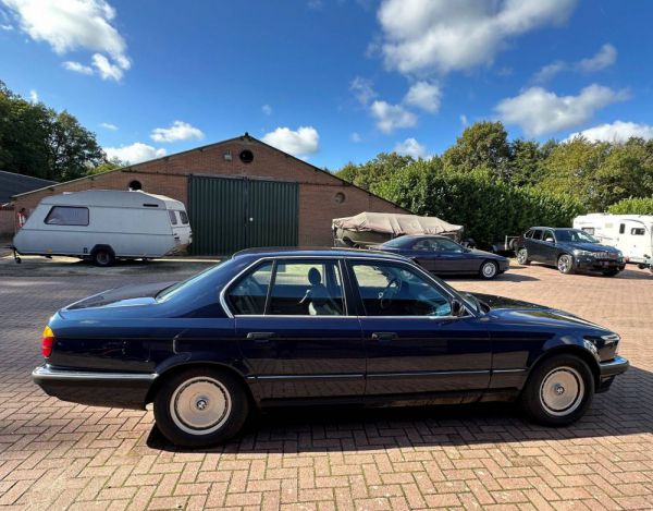 BMW 750i 1989 73524