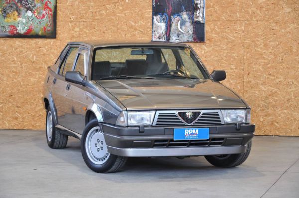 Alfa Romeo 75 2.0 Twin Spark 1988