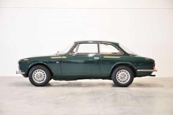 Alfa Romeo Giulia 1600 GT Junior 1972 42560