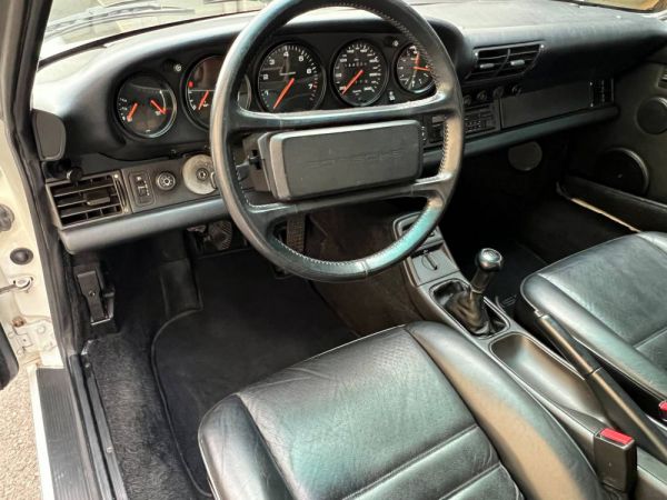 Porsche 911 Carrera 2 1990 40858