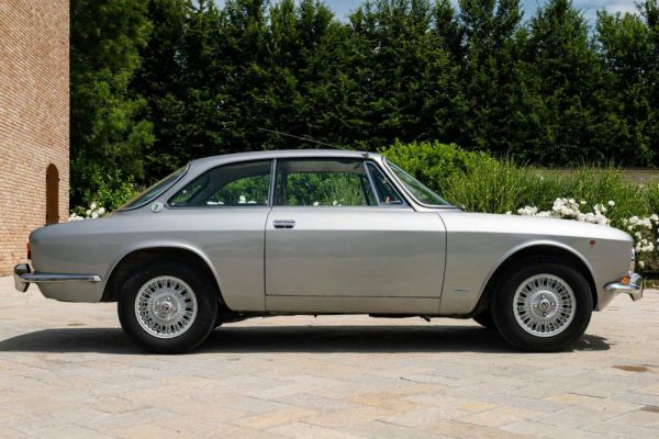 Alfa Romeo 2000 GT Veloce 1974 45880