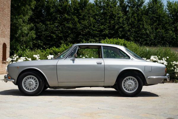 Alfa Romeo 2000 GT Veloce 1974 45881