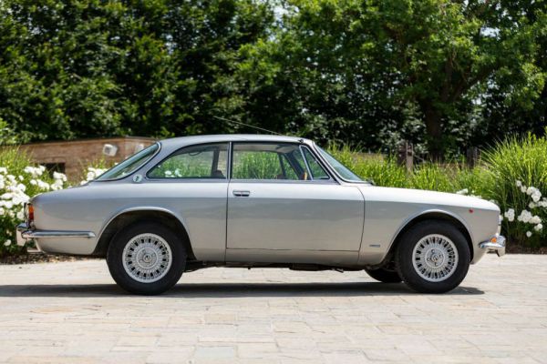 Alfa Romeo 2000 GT Veloce 1974 45888