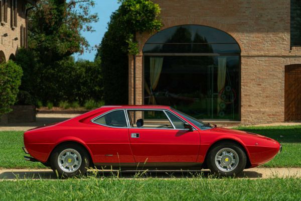 Ferrari Dino 308 GT4 1975 46211