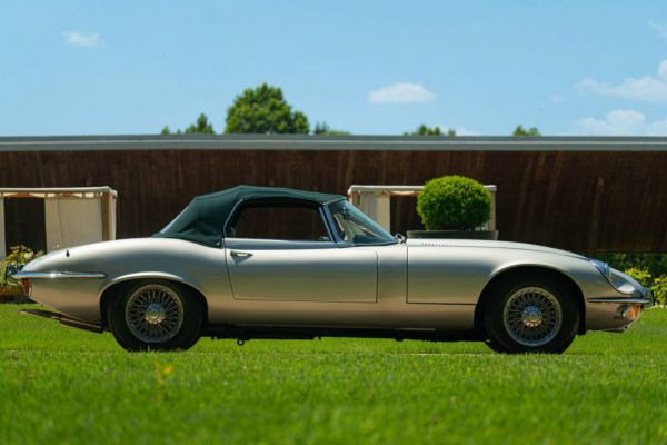 Jaguar E-Type V12 1974 46258