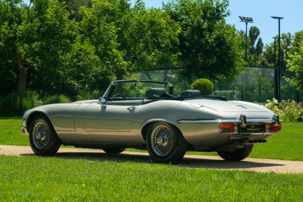 Jaguar E-Type V12 1974 46268