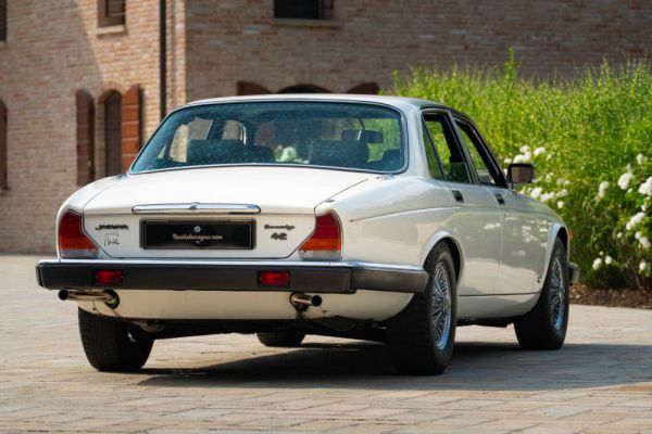 Jaguar XJ 6 4.2 1982 46307