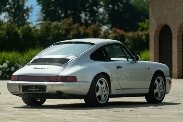 Porsche 911 Carrera 2 1990 46943