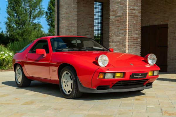 Porsche 928 S 1984 47047