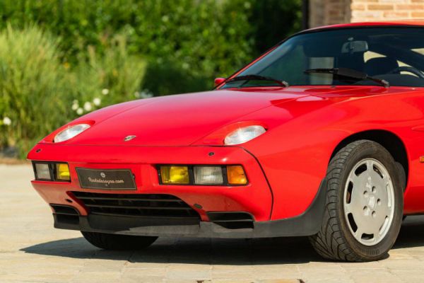 Porsche 928 S 1984 47050