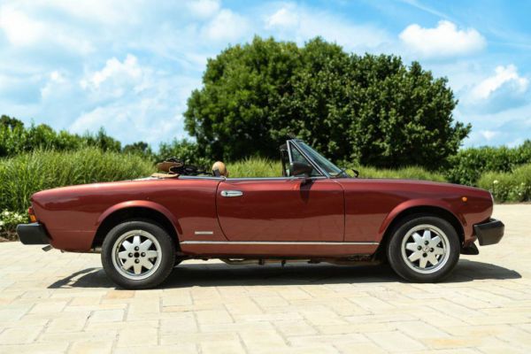 Fiat 124 Pininfarina Spidereuropa 1985 75371