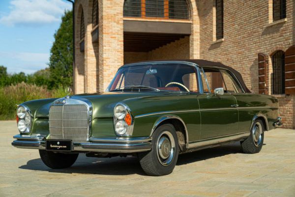 Mercedes-Benz 220 SE b 1964