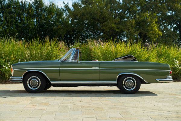 Mercedes-Benz 220 SE b 1964 98650