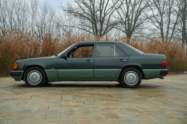 Mercedes-Benz 200 D 1990 108775