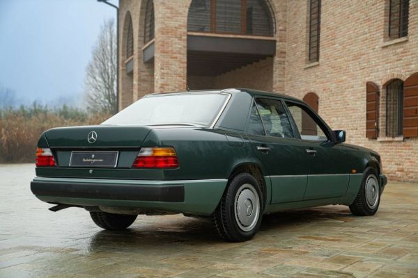 Mercedes-Benz 200 D 1990 108776