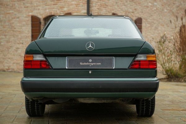 Mercedes-Benz 200 D 1990 108778