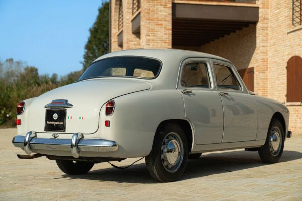 Alfa Romeo 1900 Super Berlina 1955 109471