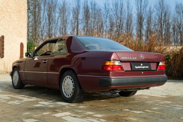 Mercedes-Benz 300 CE-24 1991 109485