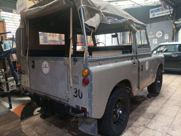 Land Rover 88 1978 85112