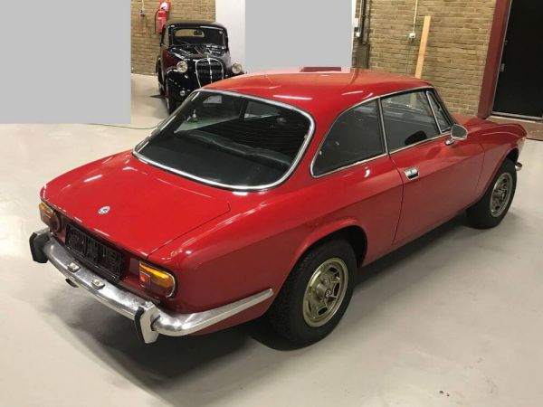 Alfa Romeo Giulia 1600 GT Junior 1975 97098