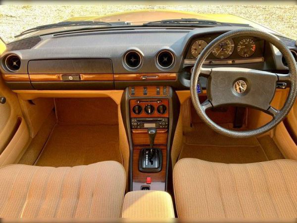 Mercedes-Benz 230 E 1984 93215