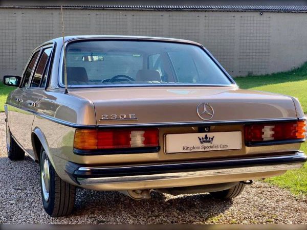 Mercedes-Benz 230 E 1984 93216