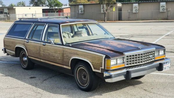 Ford LTD Crown Victoria 1986 88250