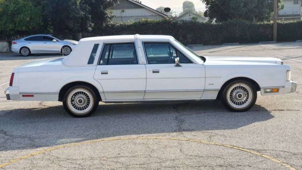 Lincoln Town Car 1988 90773