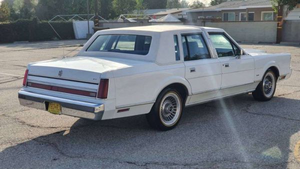 Lincoln Town Car 1988 90774