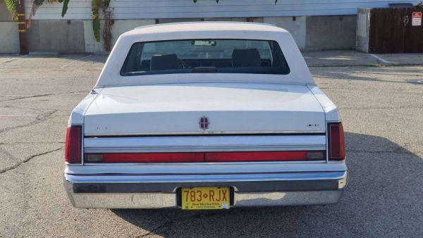 Lincoln Town Car 1988 90775